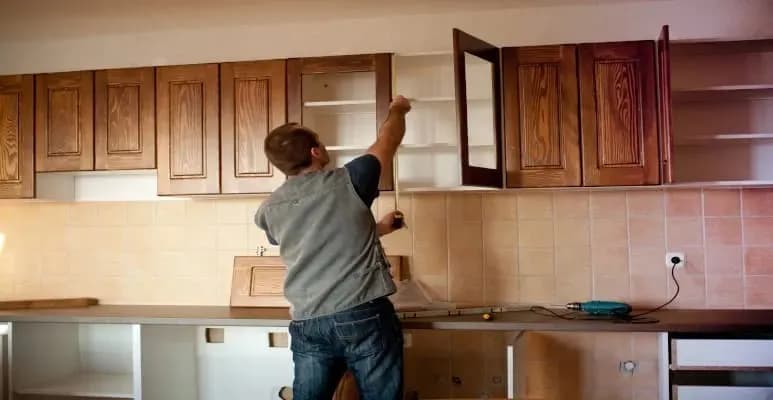 Jak przymocować szafkę do płyty gipsowej, aby uniknąć katastrofy?