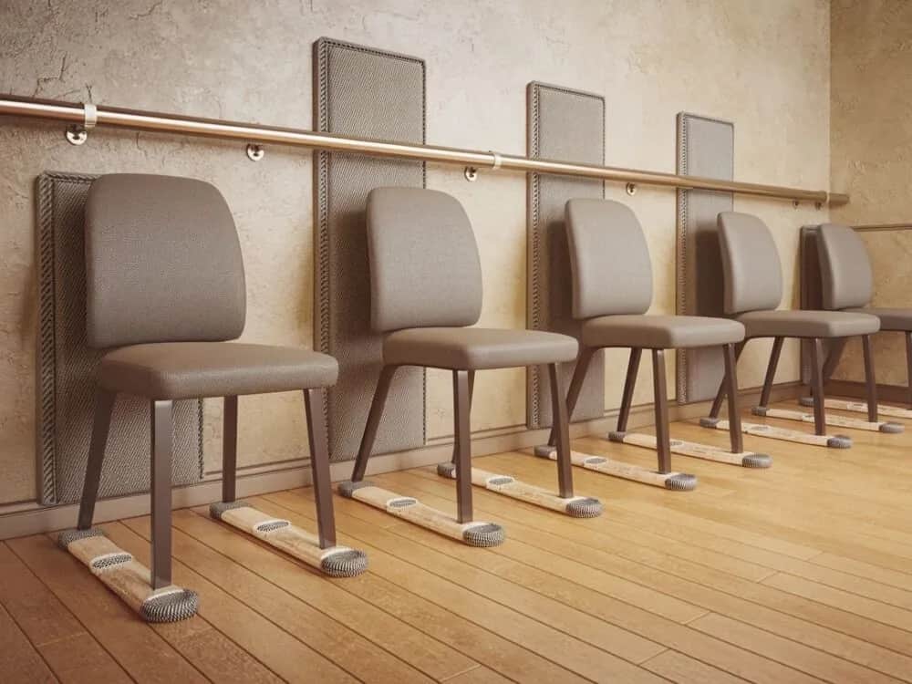 Jak zabezpieczyć ścianę przed krzesłami, aby uniknąć kosztownych napraw