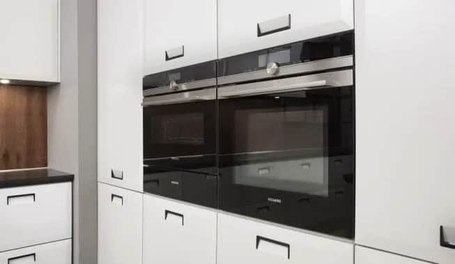 Jak usunąć tłuszcz z szafek kuchennych - skuteczne metody i porady