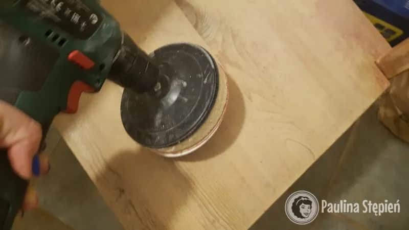 Jak pomalować krzesło drewniane - uniknij najczęstszych błędów malarskich