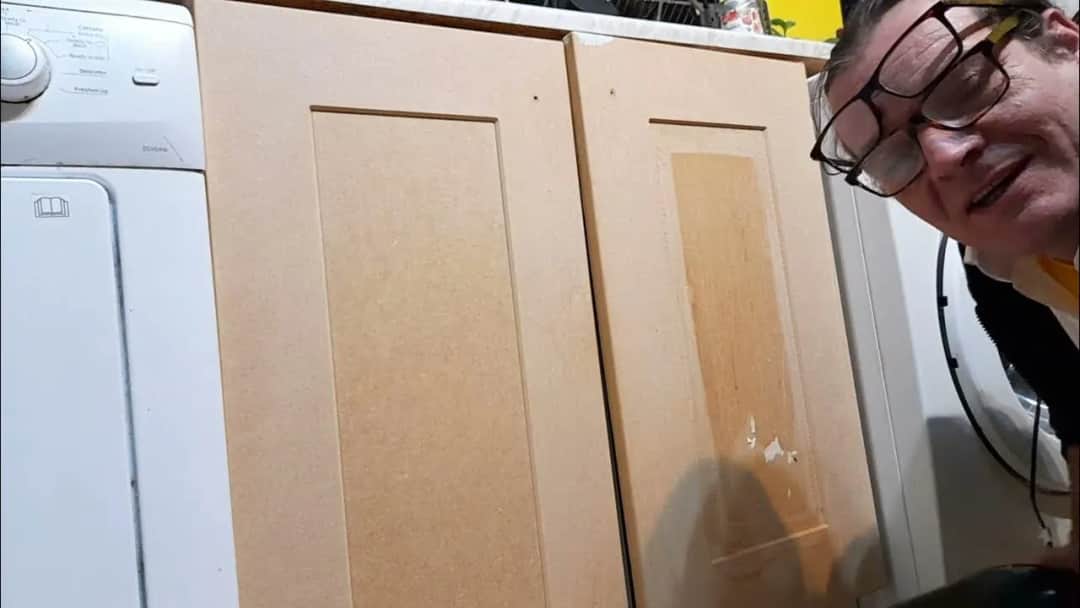 Jak zdjąć okleinę z mebli – proste kroki, które musisz znać