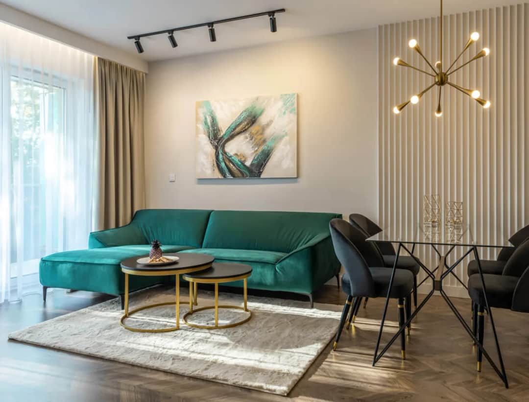 Zielona kanapa jakie dodatki - jak stworzyć przytulne wnętrze