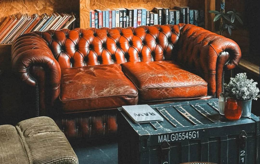 Czym czyścić meble ze skóry naturalnej, aby ich nie uszkodzić?