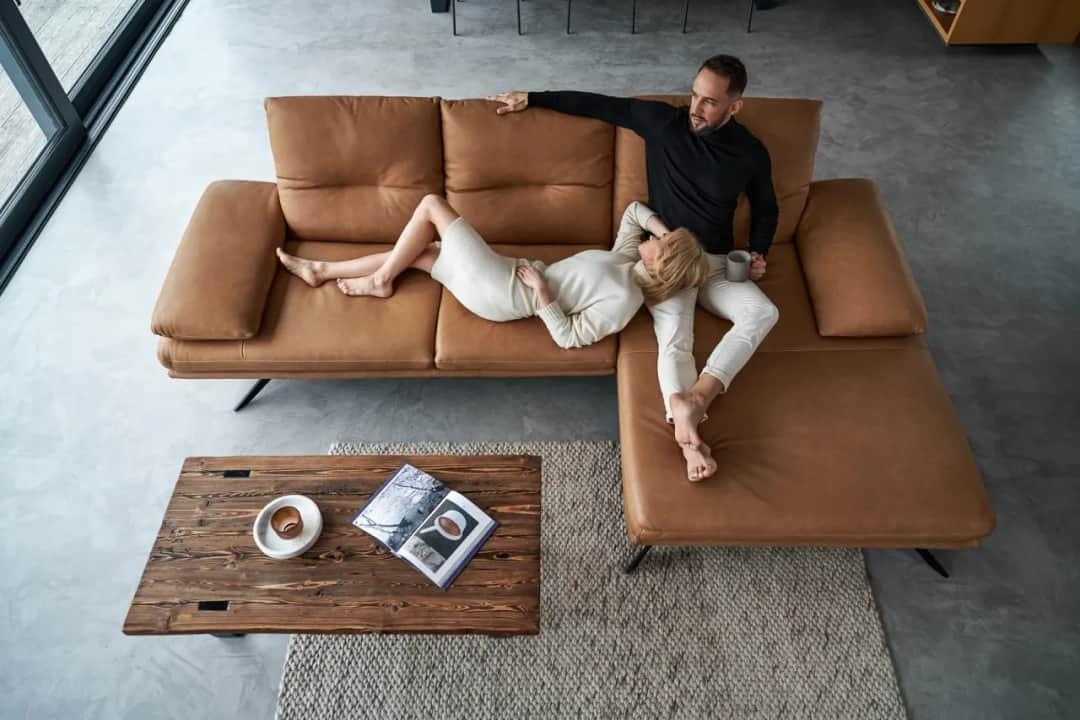 Jaki kolor kanapy do salonu? Odkryj idealne zestawienia kolorystyczne