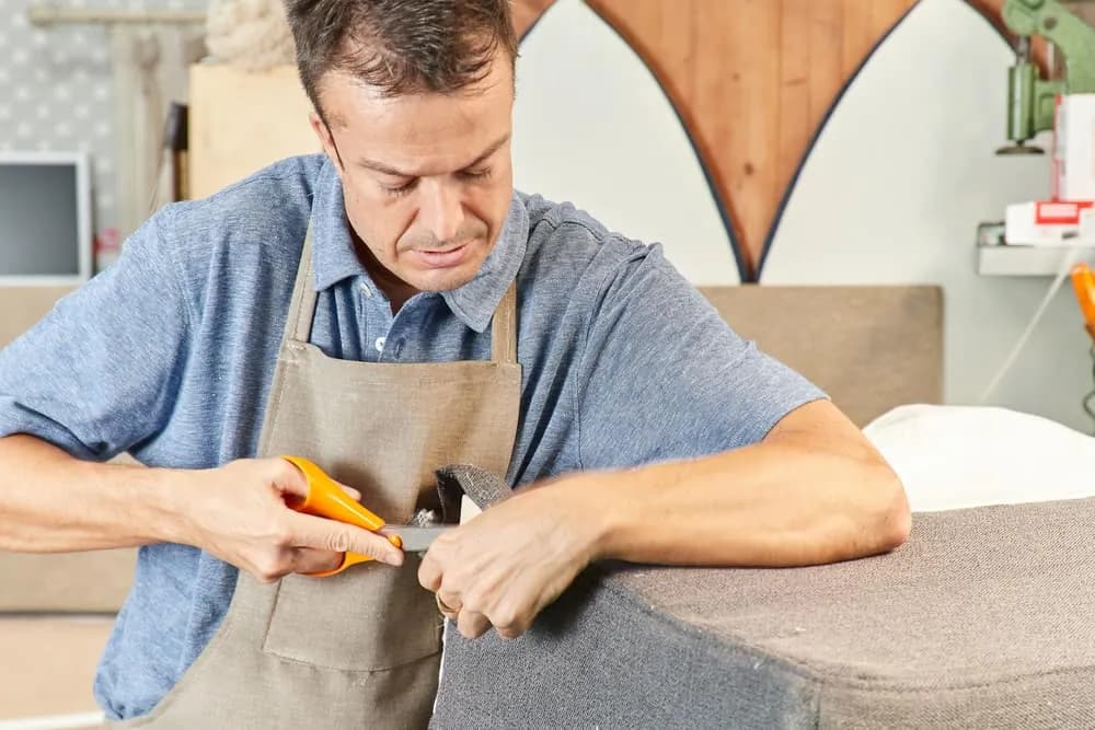 Jak zaszyć dziurę w kanapie - proste kroki do idealnej naprawy